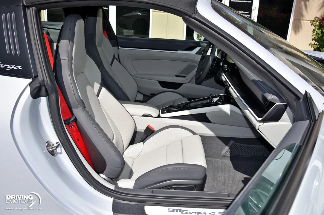 2026 Porsche 992 Carrera 4 - Image 14 of 31