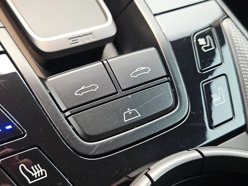 2020 Porsche 992 Carrera 4S - Image 15 of 31