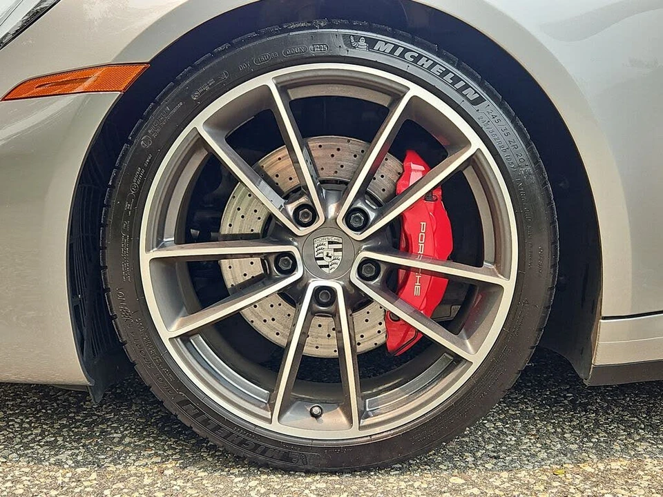 2020 Porsche 992 Carrera 4S - Image 11 of 31