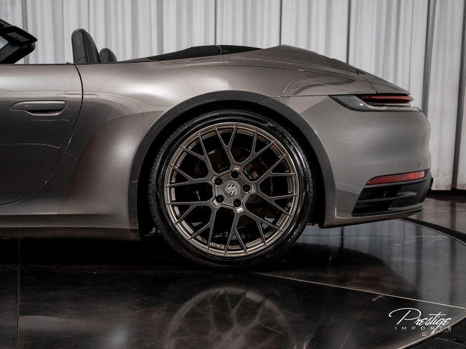 2020 Porsche 992 Carrera 4S - Image 12 of 31