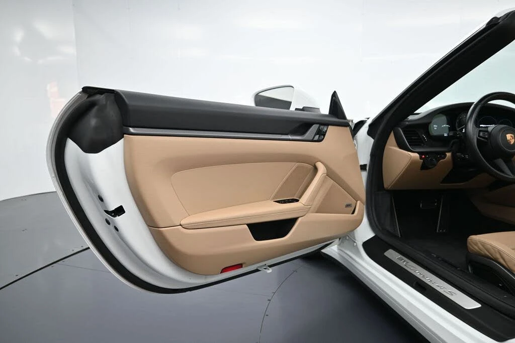 2020 Porsche 992 Carrera 4S - Image 13 of 31