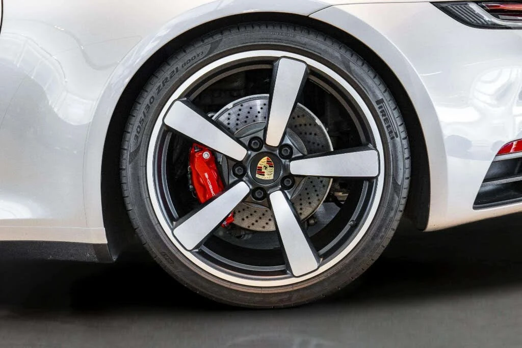 2020 Porsche 992 Carrera 4S - Image 18 of 31