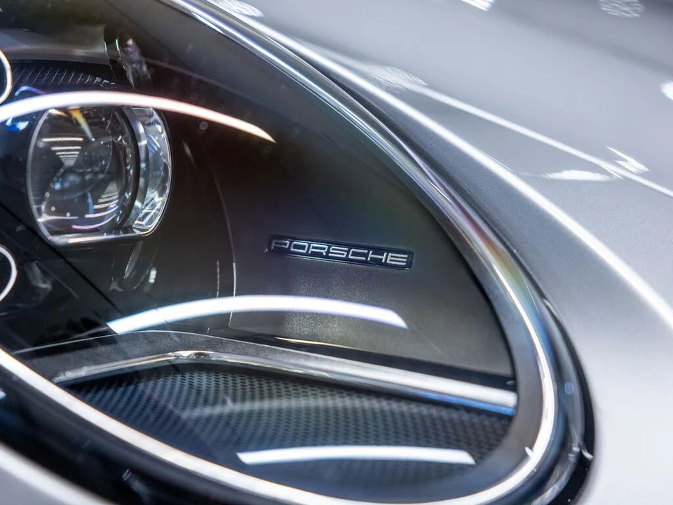 2020 Porsche 992 Carrera 4S - Image 14 of 31