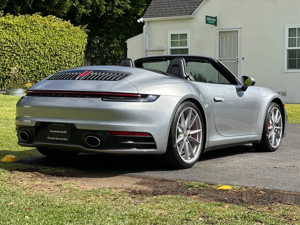2020 Porsche 992 Carrera 4S - Image 8 of 31