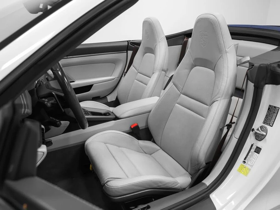 2020 Porsche 992 Carrera 4S - Image 5 of 31
