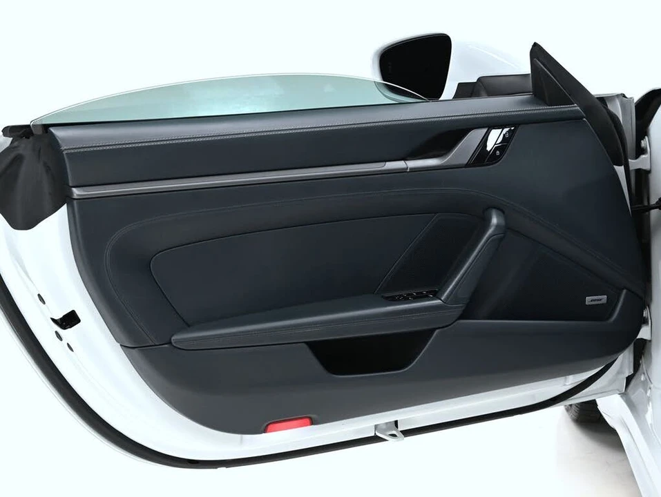 2020 Porsche 992 Carrera 4S - Image 25 of 31