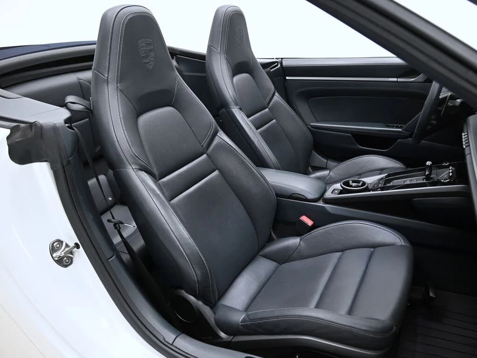 2020 Porsche 992 Carrera 4S - Image 17 of 31