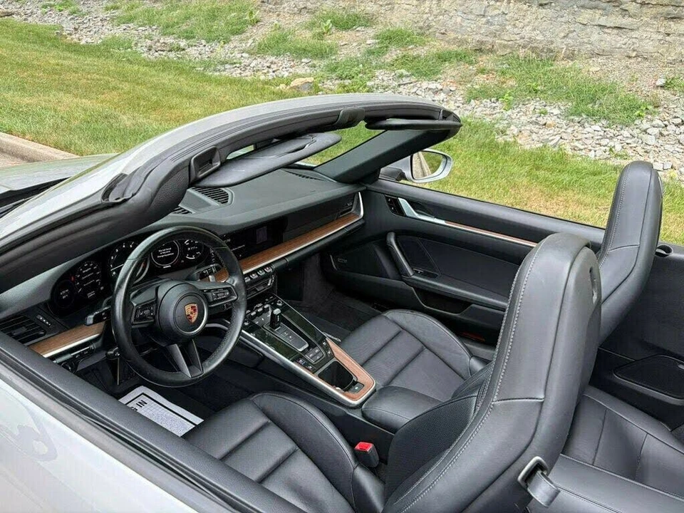 2020 Porsche 992 Carrera 4S - Image 15 of 31