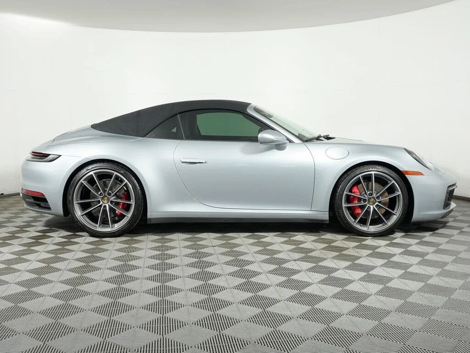 2020 Porsche 992 Carrera 4S - Image 13 of 31