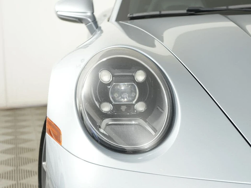 2020 Porsche 992 Carrera 4S - Image 11 of 31