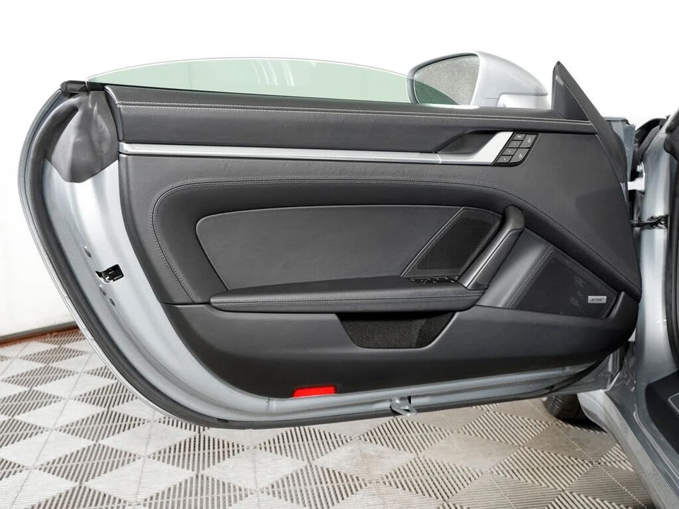 2020 Porsche 992 Carrera 4S - Image 25 of 31