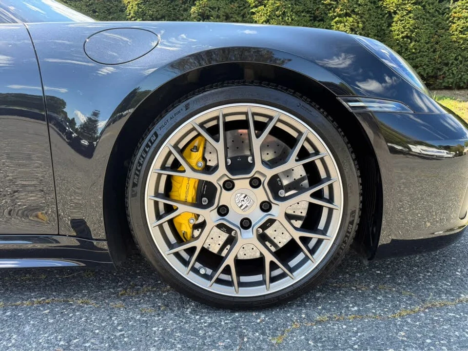 2020 Porsche 992 Carrera 4S - Image 12 of 31