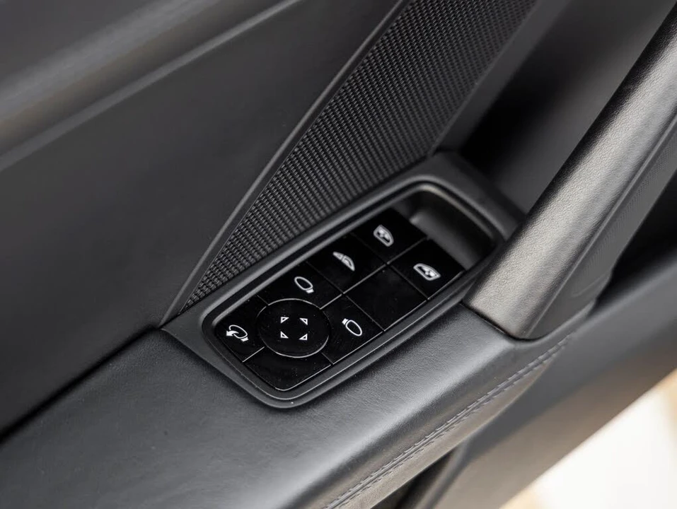2020 Porsche 992 Carrera 4S - Image 23 of 31