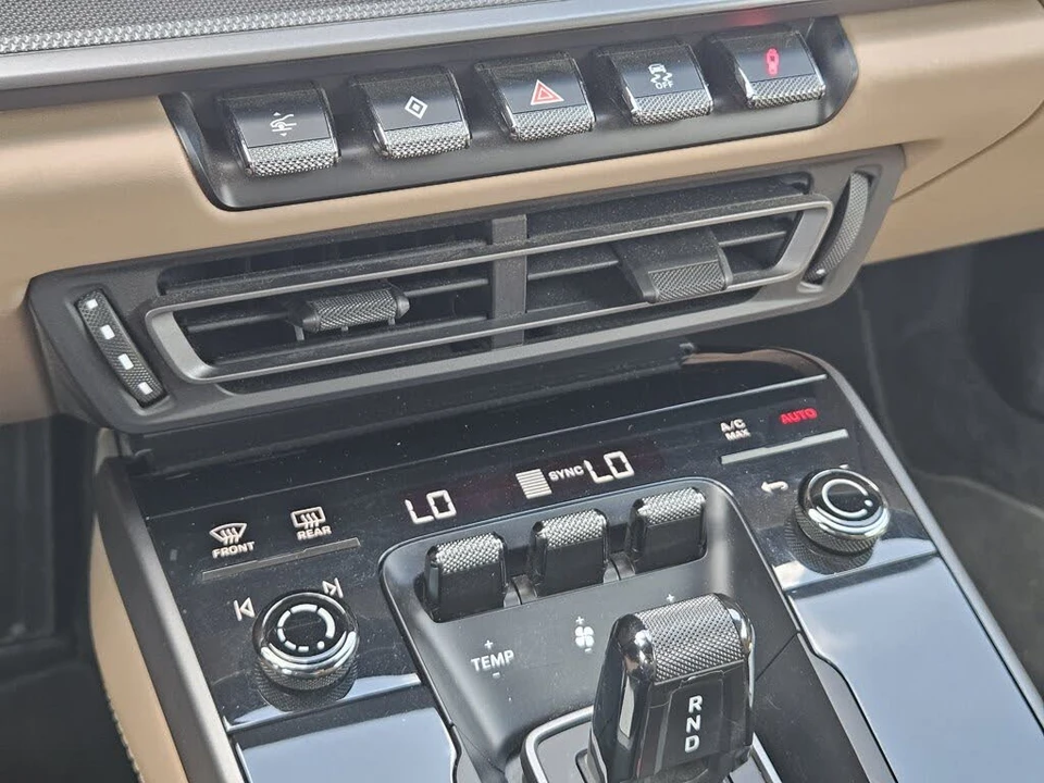2020 Porsche 992 Carrera 4S - Image 19 of 31