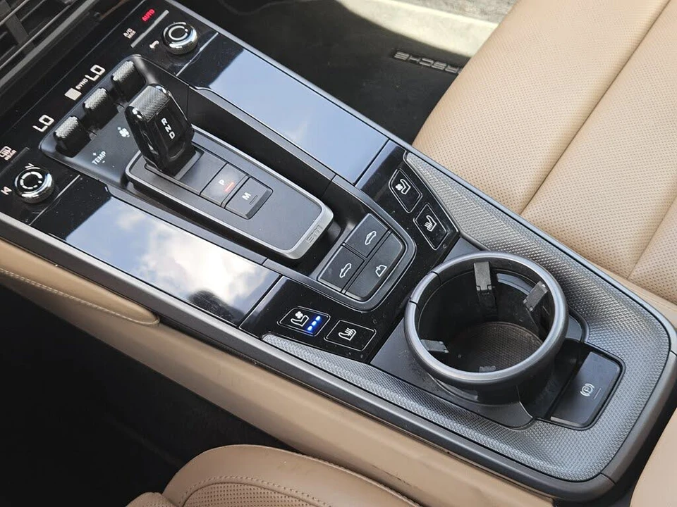 2020 Porsche 992 Carrera 4S - Image 21 of 31