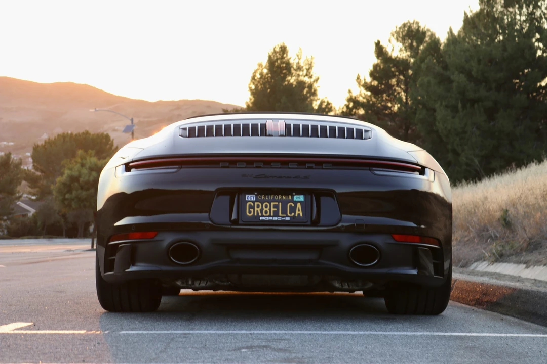 2020 Porsche 992 Carrera 4S - Image 11 of 31