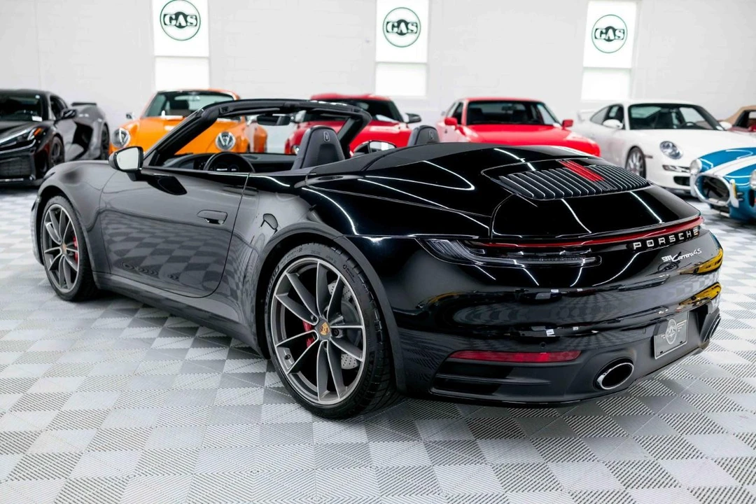 2020 Porsche 992 Carrera 4S - Image 9 of 31
