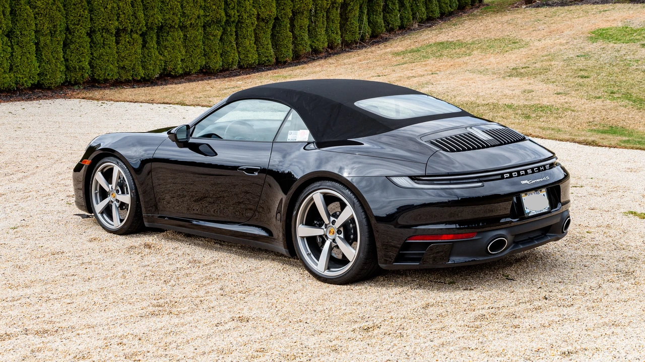 2020 Porsche 992 Carrera 4S - Image 16 of 31