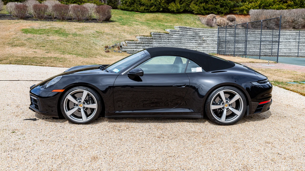 2020 Porsche 992 Carrera 4S - Image 17 of 31