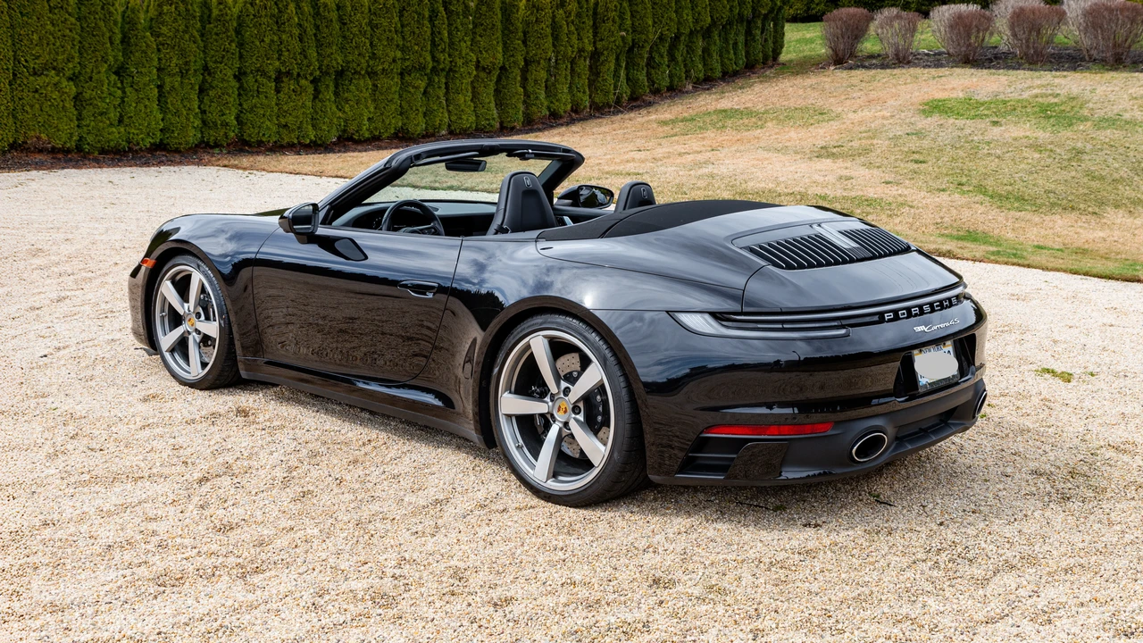 2020 Porsche 992 Carrera 4S - Image 8 of 31