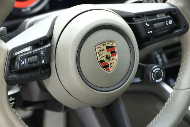 2020 Porsche 992 Carrera 4S - Image 27 of 31