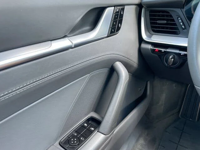 2020 Porsche 992 Carrera 4S - Image 25 of 31