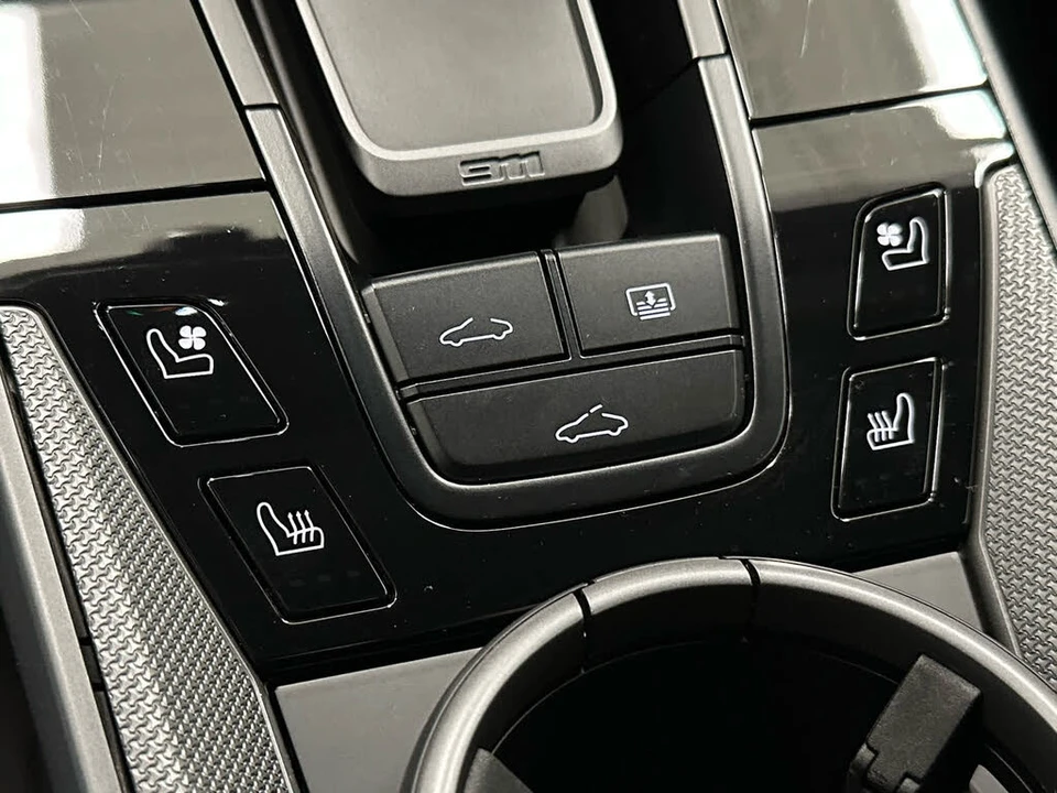 2020 Porsche 992 Carrera 4S - Image 25 of 31
