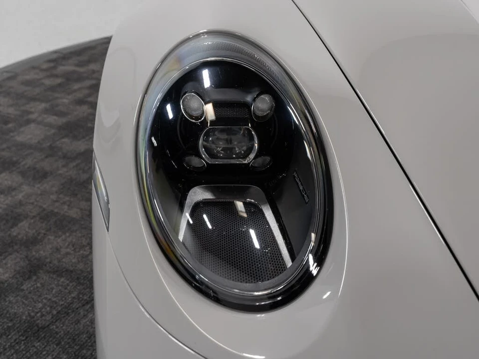 2020 Porsche 992 Carrera 4S - Image 16 of 31