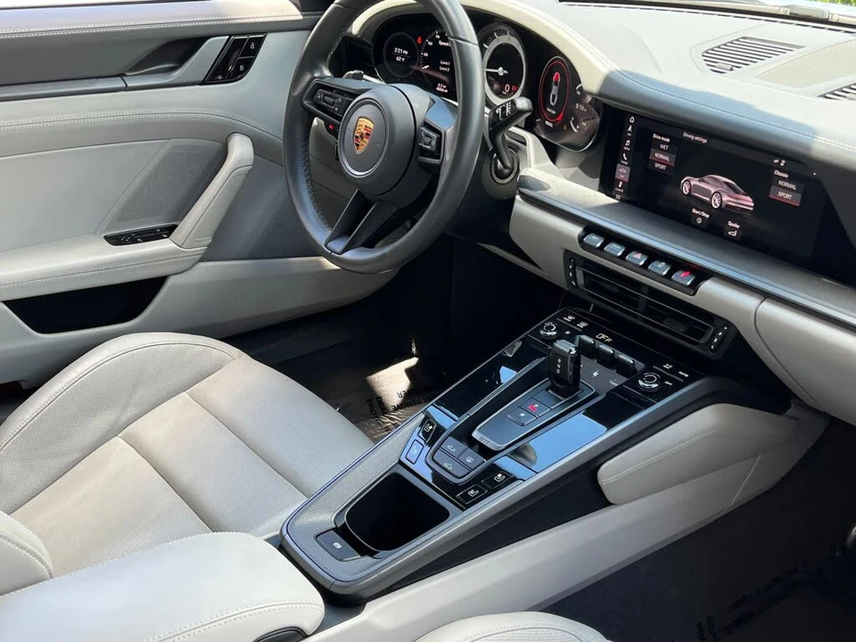 2020 Porsche 992 Carrera 4S - Image 16 of 31