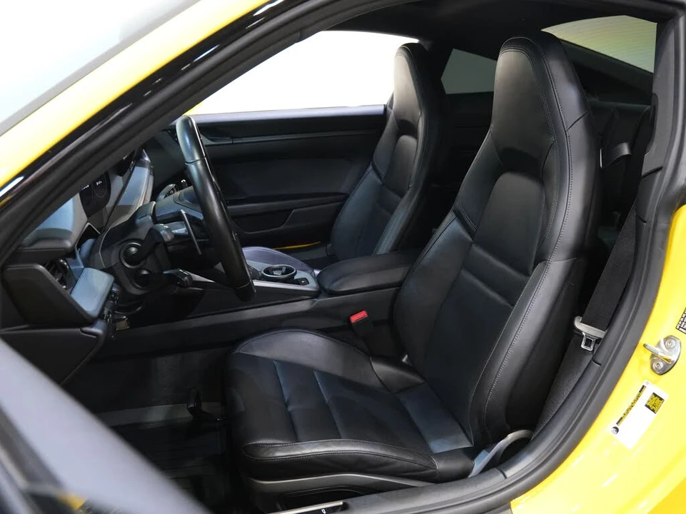 2020 Porsche 992 Carrera 4S - Image 25 of 31
