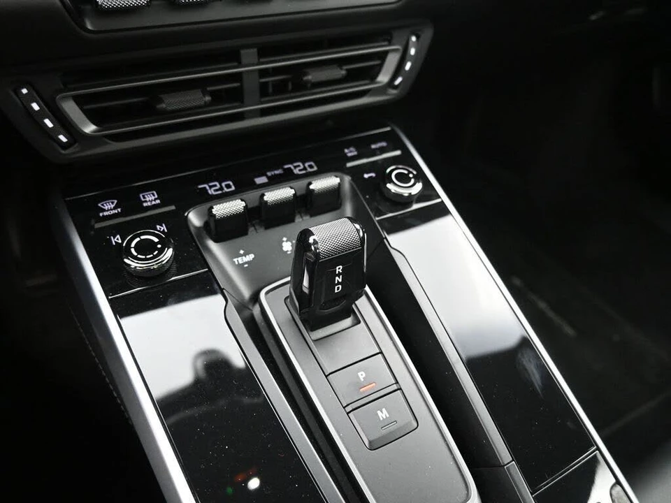 2020 Porsche 992 Carrera 4S - Image 22 of 31