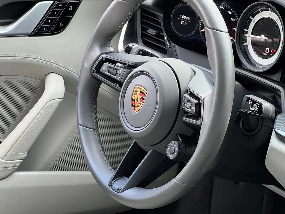 2020 Porsche 992 Carrera 4S - Image 19 of 31