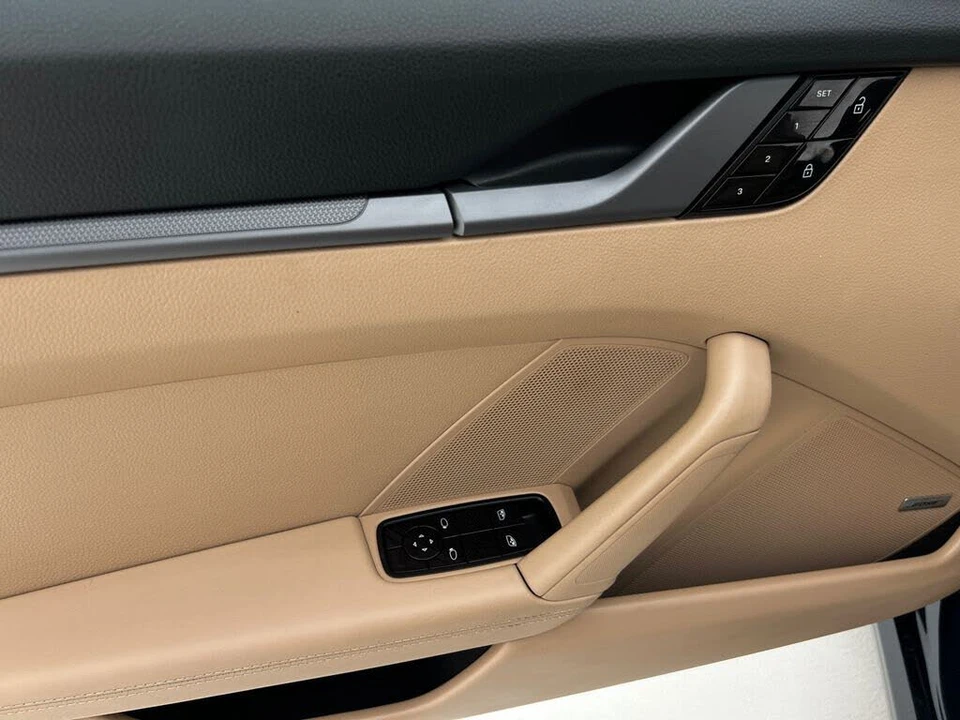 2020 Porsche 992 Carrera 4S - Image 23 of 31