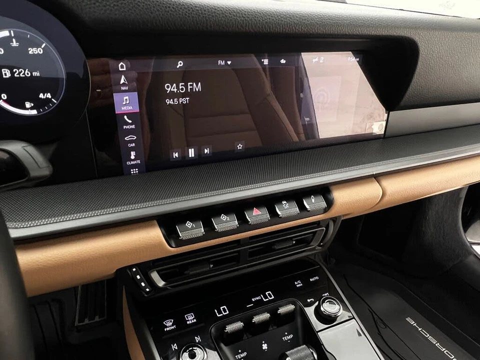 2020 Porsche 992 Carrera 4S - Image 19 of 31