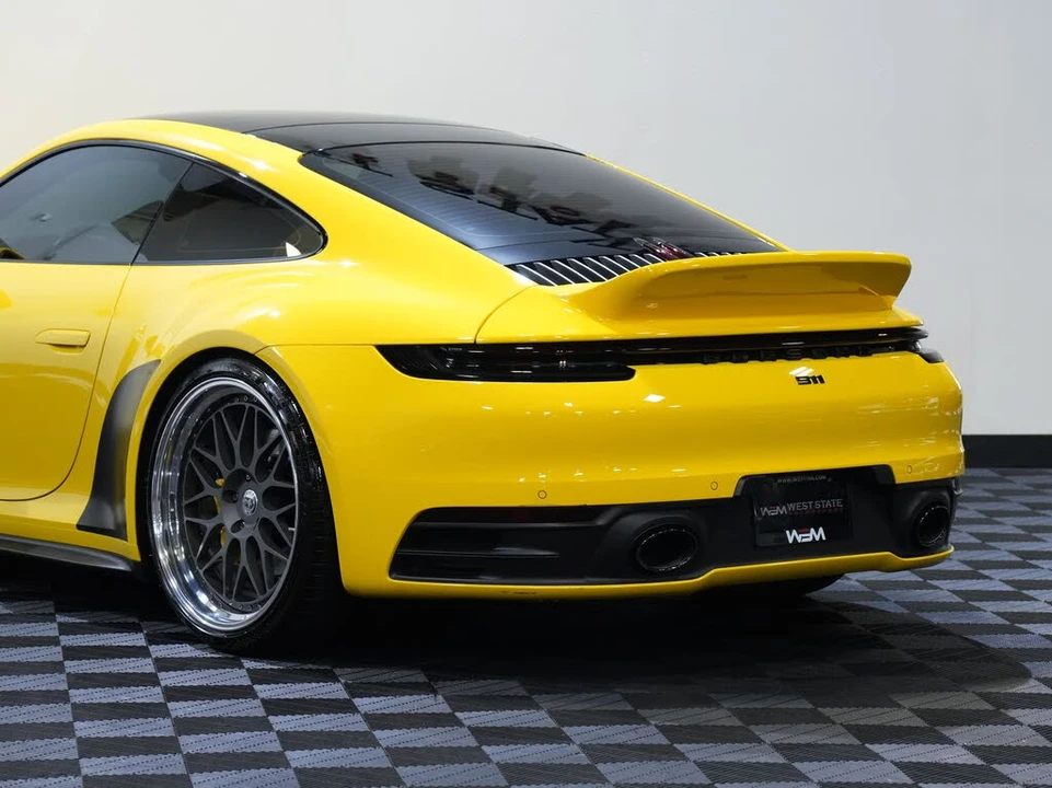 2020 Porsche 992 Carrera 4S - Image 16 of 31