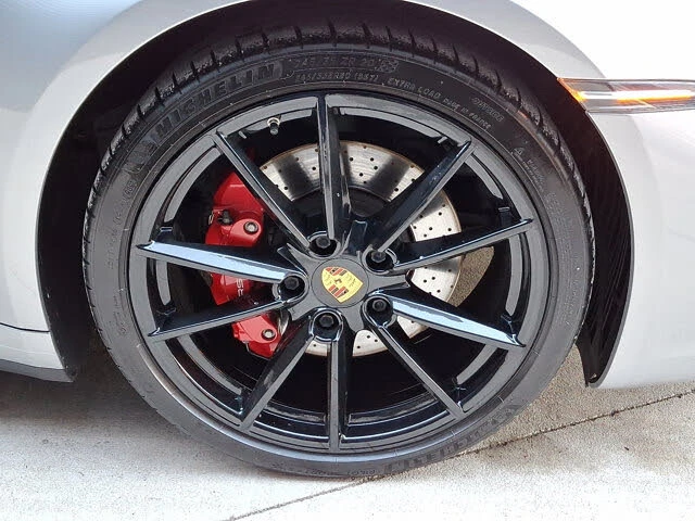 2020 Porsche 992 Carrera 4S - Image 11 of 31