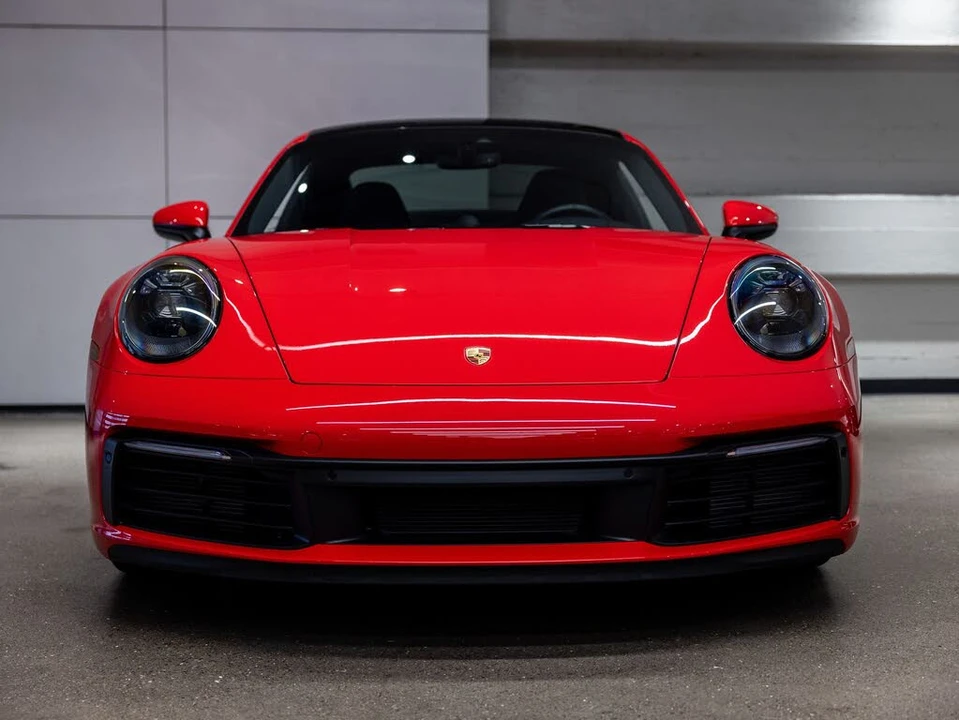 2020 Porsche 992 Carrera 4S - Image 11 of 31