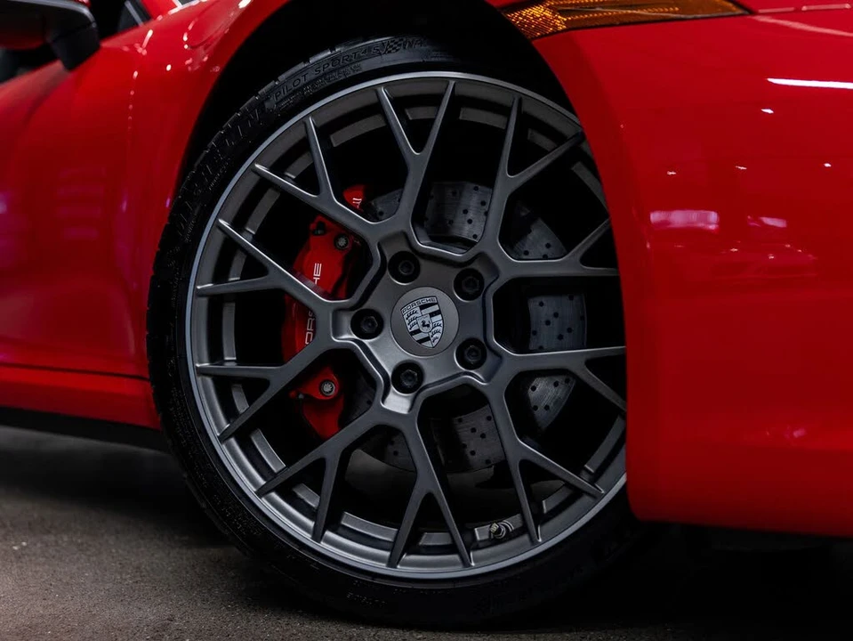 2020 Porsche 992 Carrera 4S - Image 12 of 31