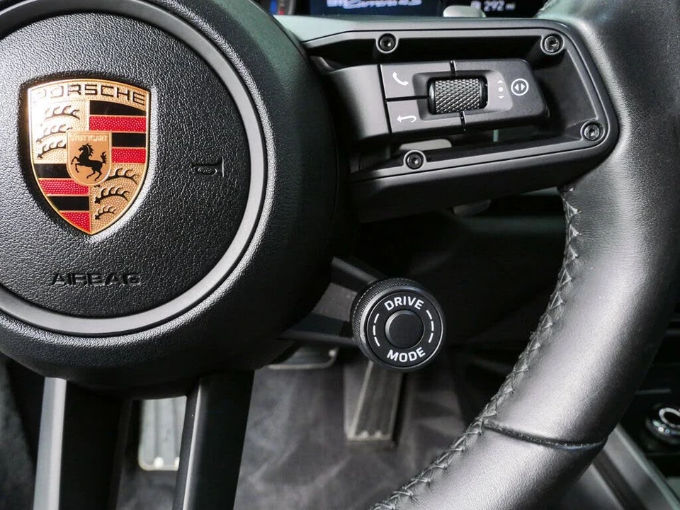 2020 Porsche 992 Carrera 4S - Image 11 of 31