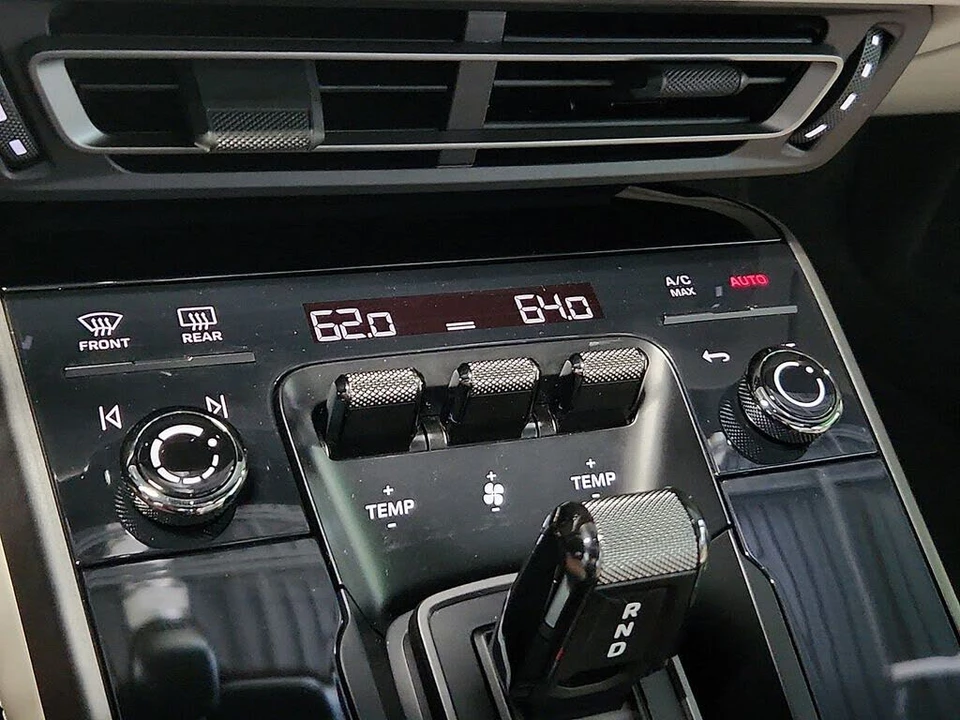 2020 Porsche 992 Carrera 4S - Image 15 of 31