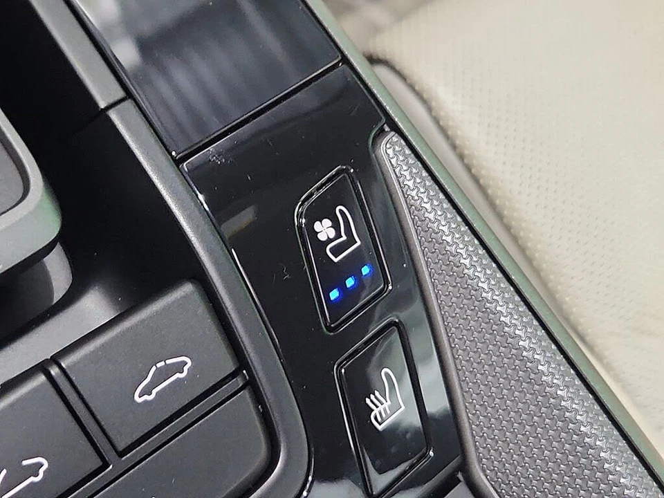2020 Porsche 992 Carrera 4S - Image 25 of 31
