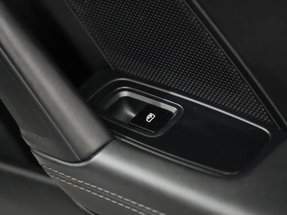 2020 Porsche 992 Carrera 4S - Image 16 of 31