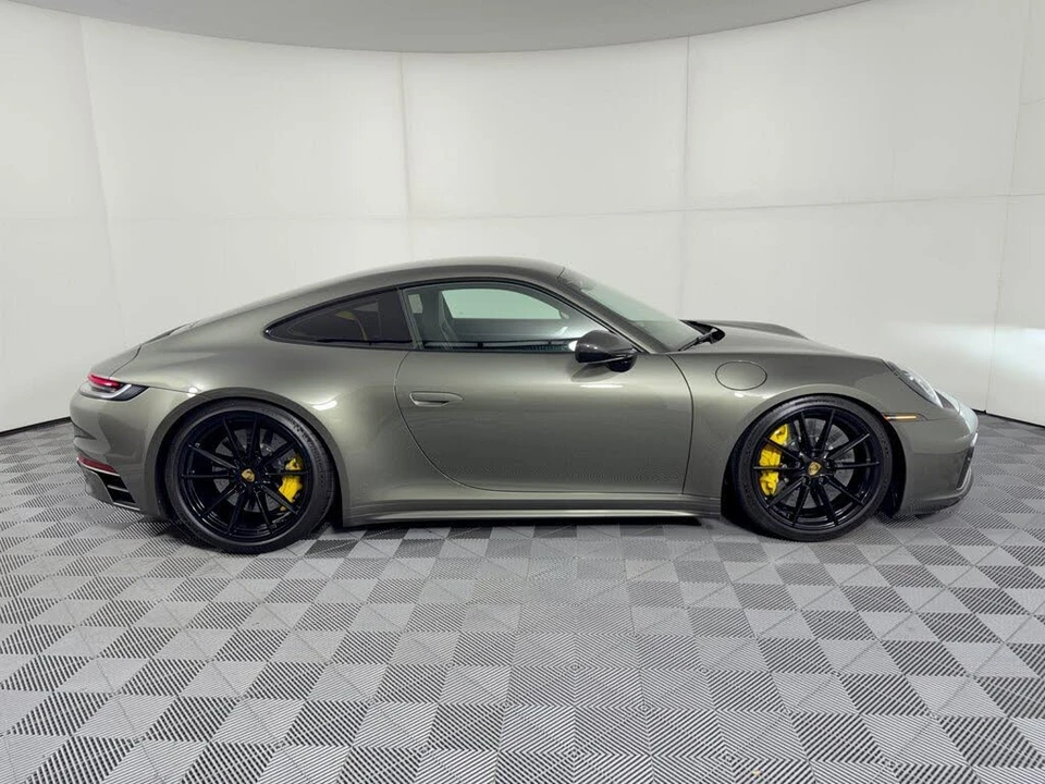 2020 Porsche 992 Carrera 4S - Image 8 of 31