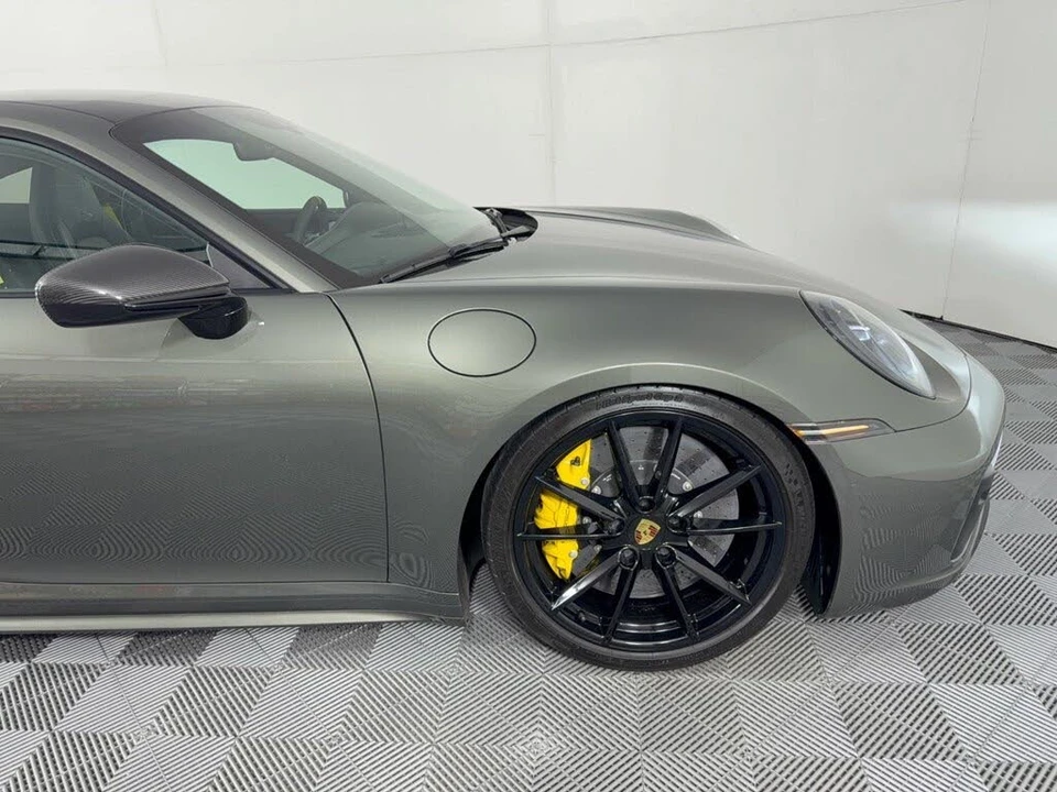 2020 Porsche 992 Carrera 4S - Image 13 of 31