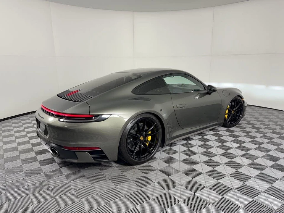2020 Porsche 992 Carrera 4S - Image 9 of 31