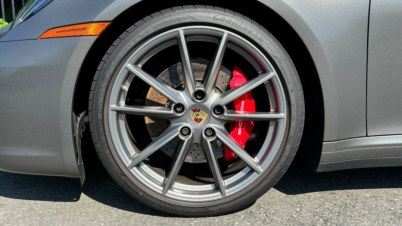 2020 Porsche 992 Carrera 4S - Image 25 of 31