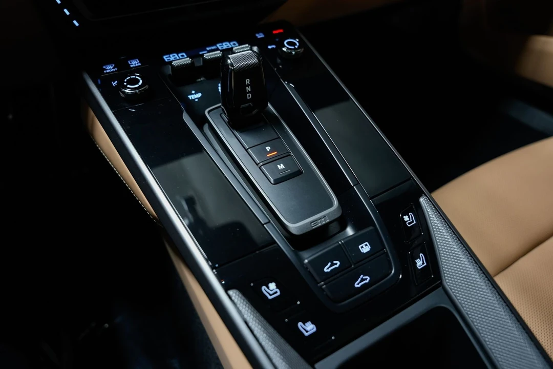2020 Porsche 992 Carrera 4S - Image 18 of 31