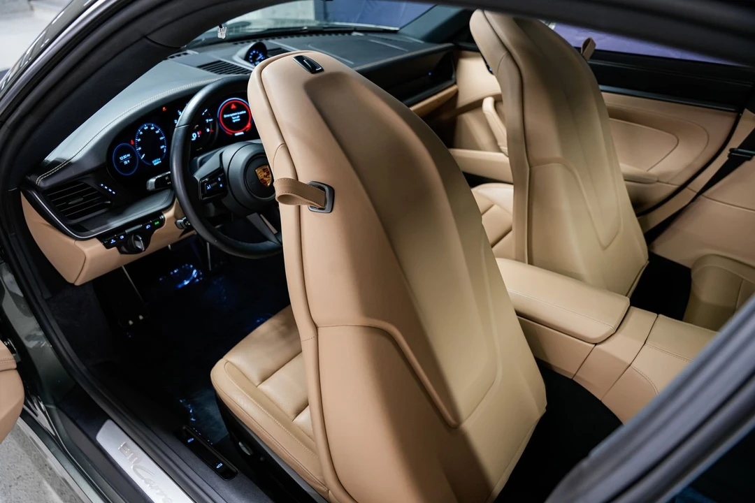 2020 Porsche 992 Carrera 4S - Image 25 of 31