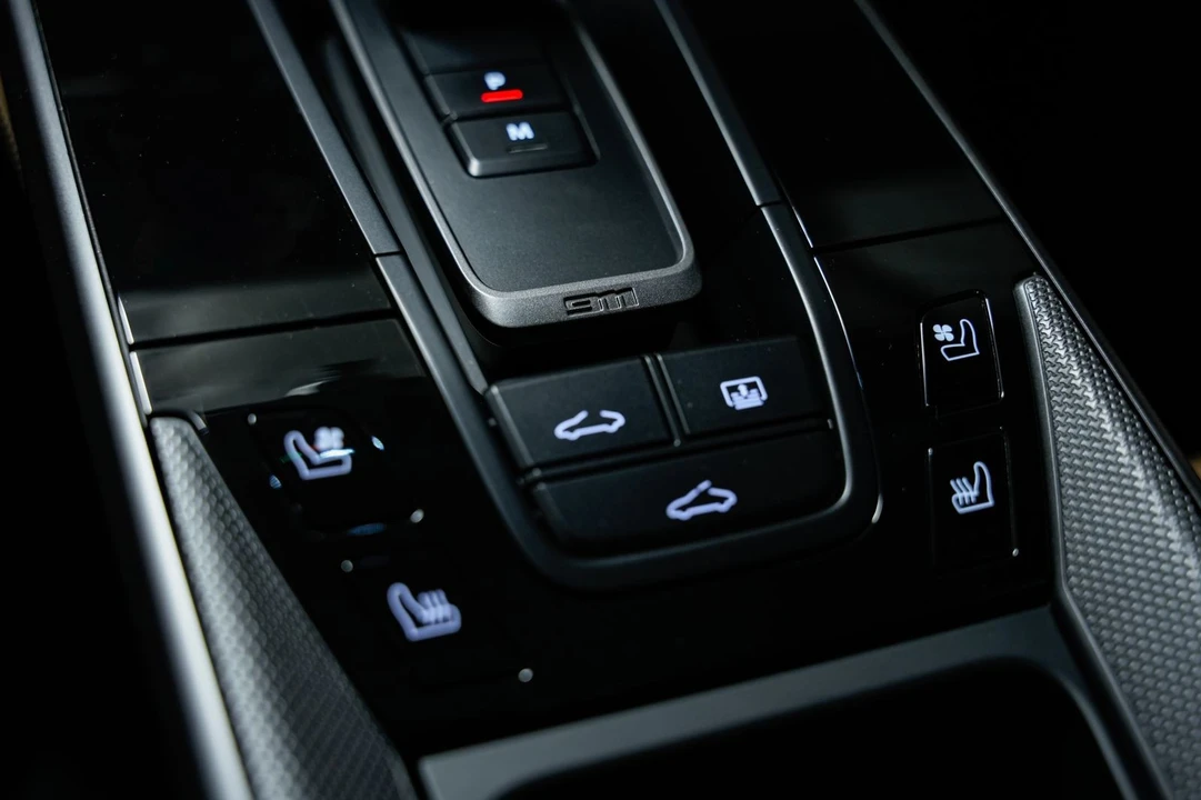 2020 Porsche 992 Carrera 4S - Image 19 of 31