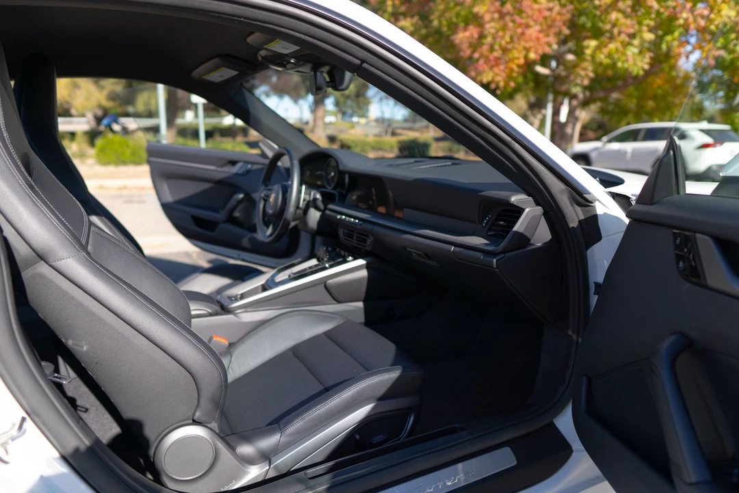 2020 Porsche 992 Carrera - Image 16 of 31